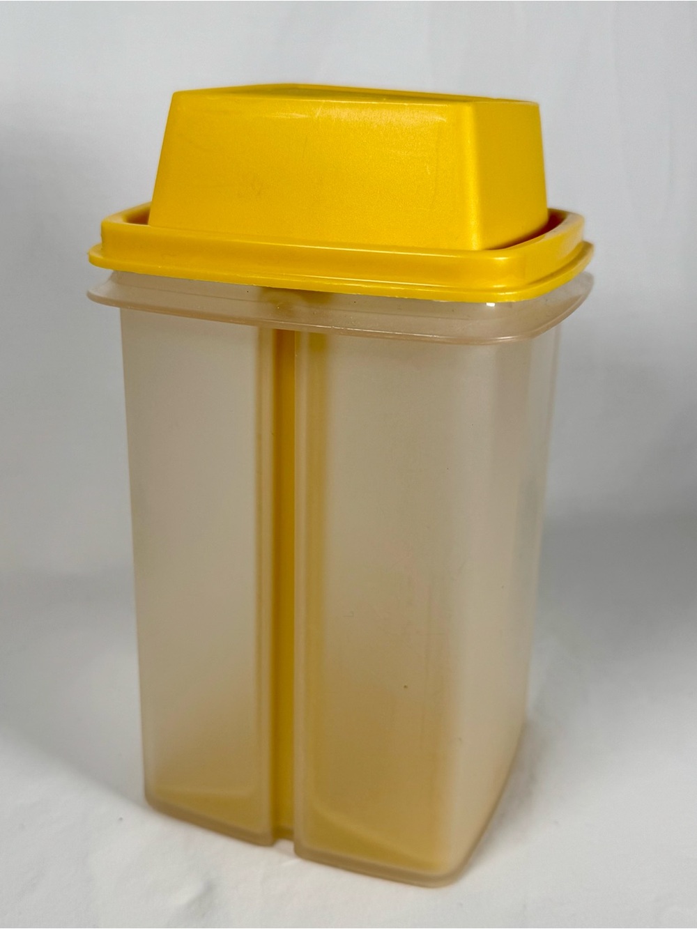 Vintage Tupperware Yellow Pickle Keeper